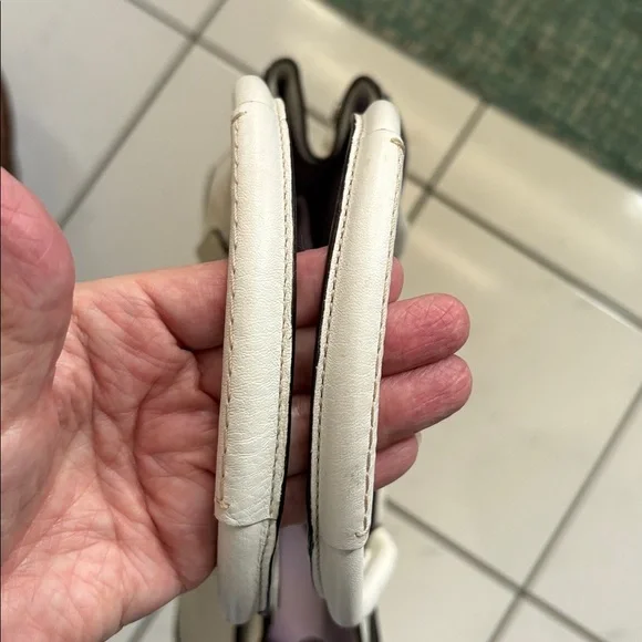 Coach F13675 Hampton Madeleine satchel/carryall smooth thick leather
White EUC - Picture 7 of 17